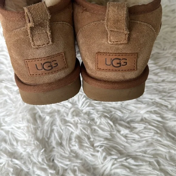 UGG Classic Ultra Mini Bootie Size 8 - Picture 6 of 7